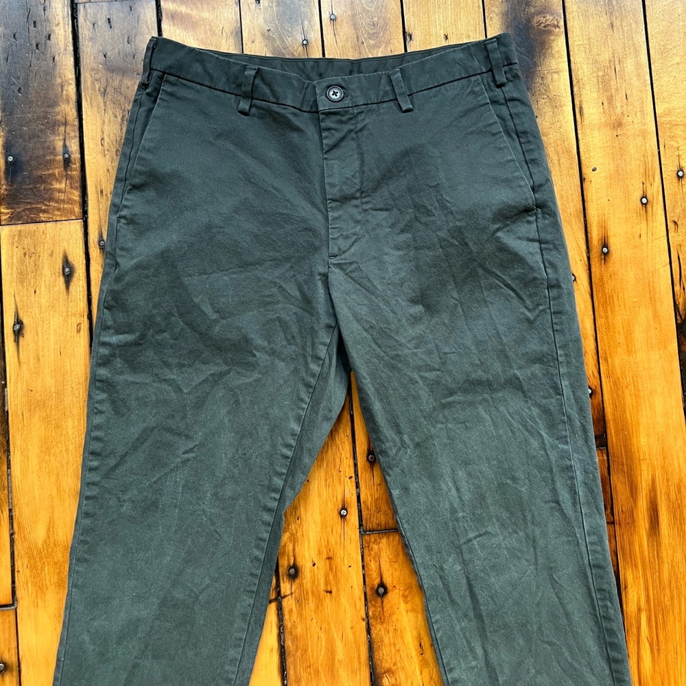 Uniqlo Men’s 31x34 (Fits 32x29) Green Chino Straight Fit Pants Classic Casual